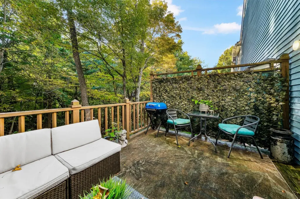 8 Windsor Court Poughkeepsie NY 12601