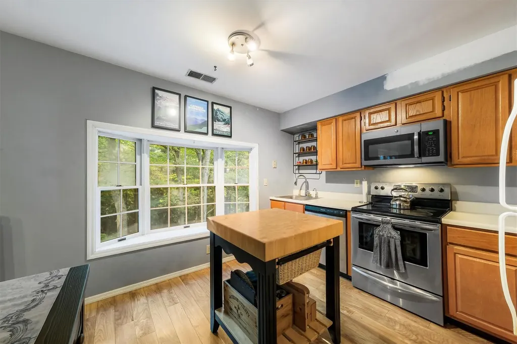 8 Windsor Court Poughkeepsie NY 12601