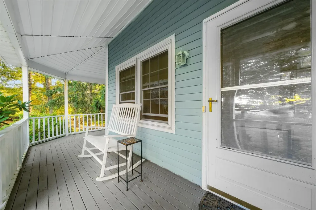 8 Windsor Court Poughkeepsie NY 12601