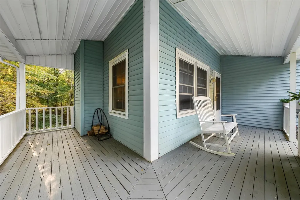 8 Windsor Court Poughkeepsie NY 12601