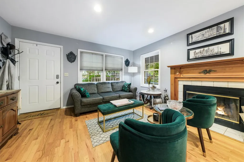 8 Windsor Court Poughkeepsie NY 12601