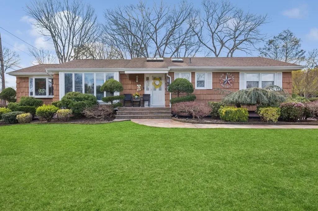 16 Prince Charming Road Nesconset NY 11767