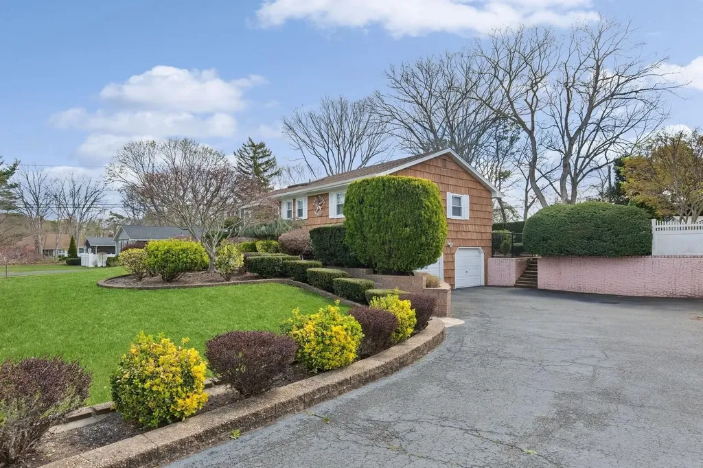 16 Prince Charming Road Nesconset NY 11767