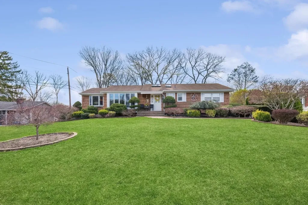 16 Prince Charming Road Nesconset NY 11767