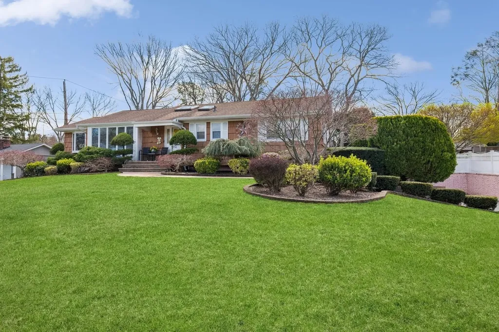 16 Prince Charming Road Nesconset NY 11767