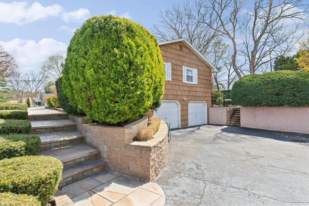 16 Prince Charming Road Nesconset NY 11767
