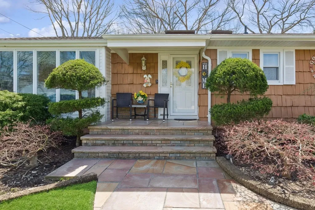 16 Prince Charming Road Nesconset NY 11767