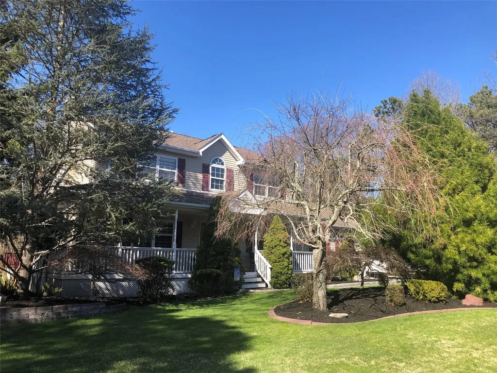 7 Palace Court Manorville NY 11949