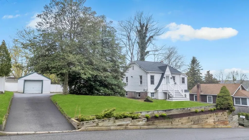 152 Walnut Road Kings Park NY 11754