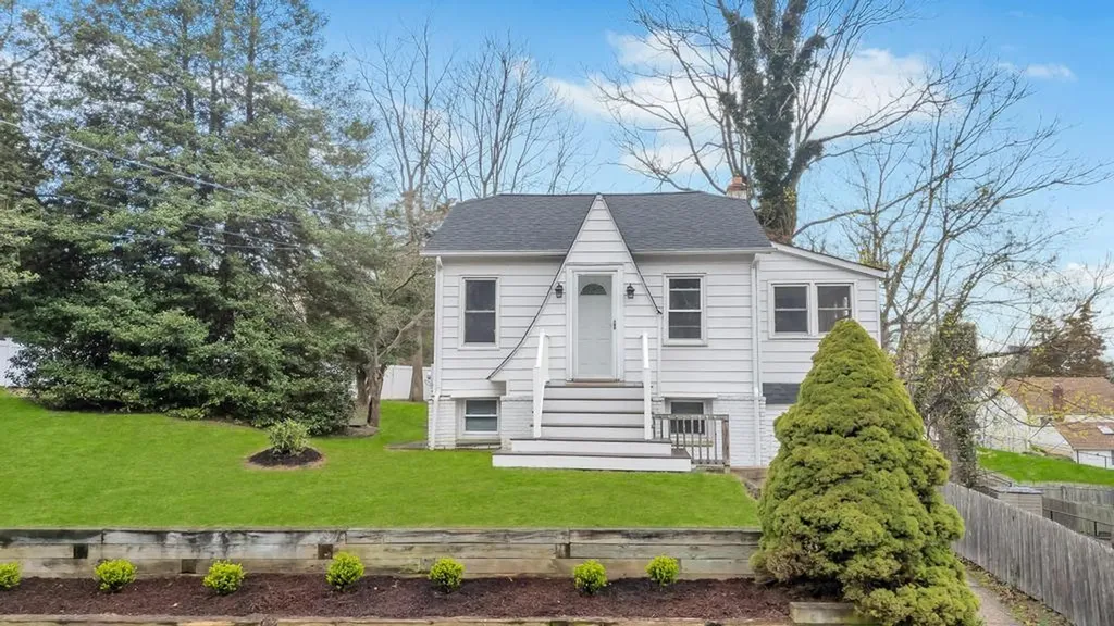 152 Walnut Road Kings Park NY 11754