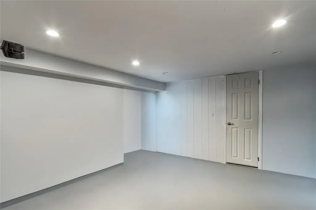 1816 21st Drive Astoria NY 11105