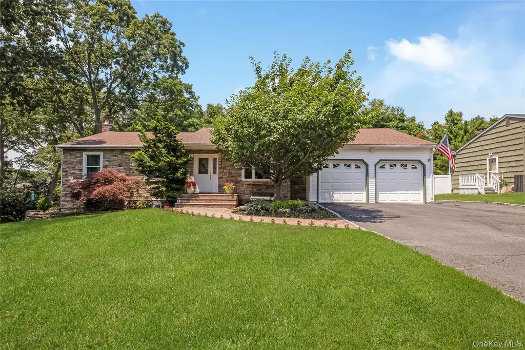 353 Thrift Street Ronkonkoma NY 11779