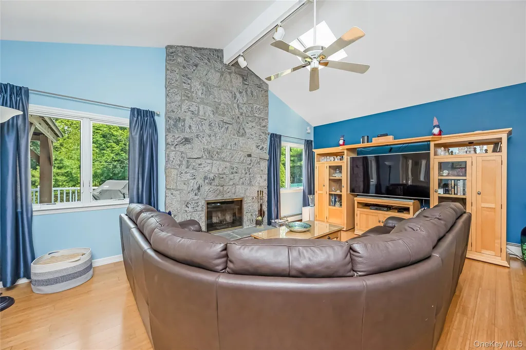 353 Thrift Street Ronkonkoma NY 11779