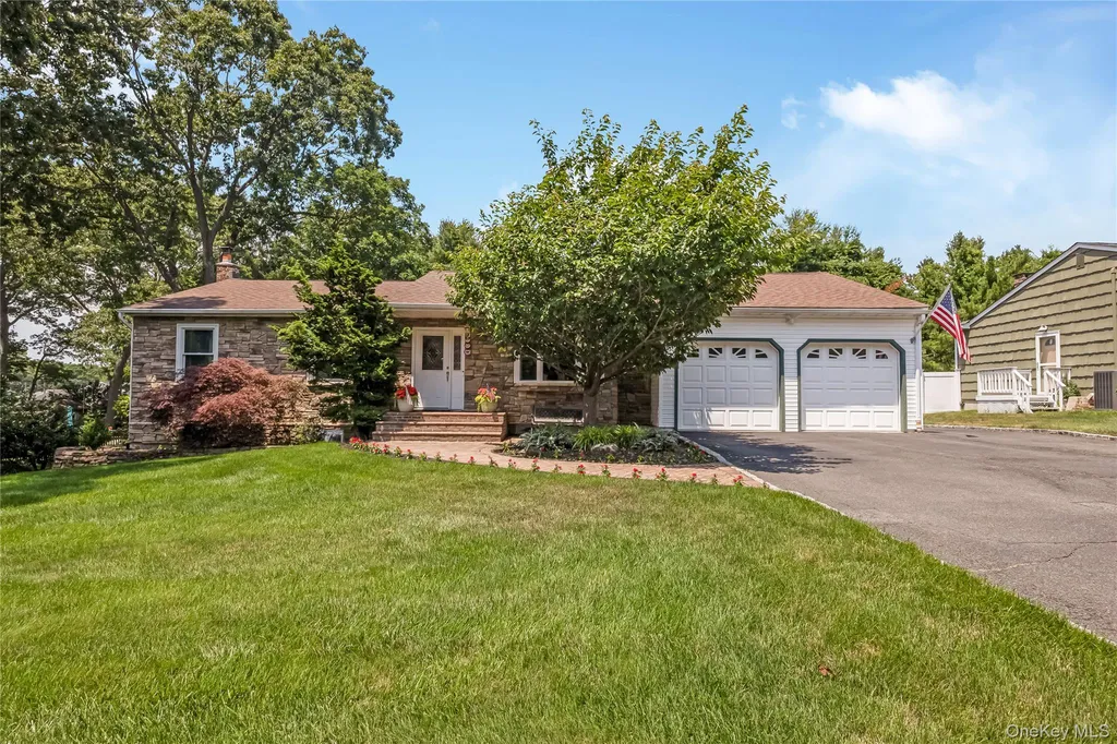 353 Thrift Street Ronkonkoma NY 11779