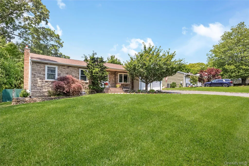 353 Thrift Street Ronkonkoma NY 11779