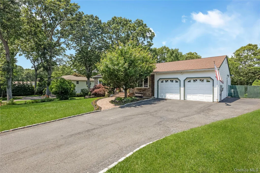 353 Thrift Street Ronkonkoma NY 11779