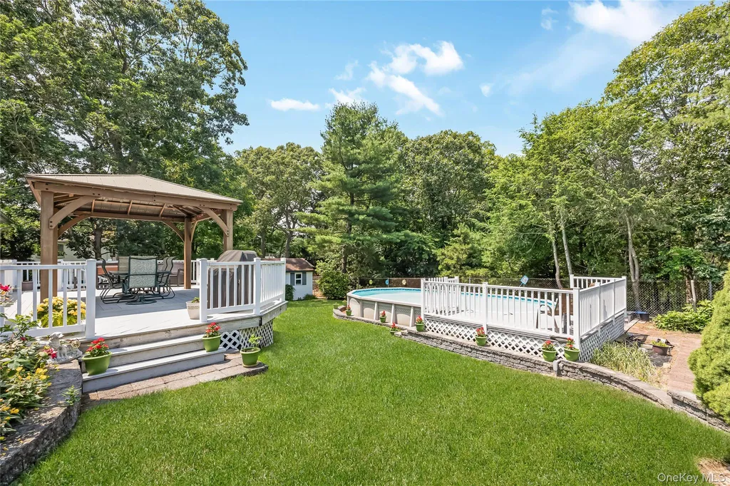 353 Thrift Street Ronkonkoma NY 11779