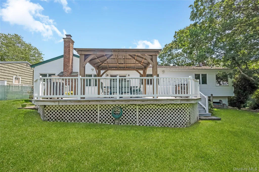 353 Thrift Street Ronkonkoma NY 11779