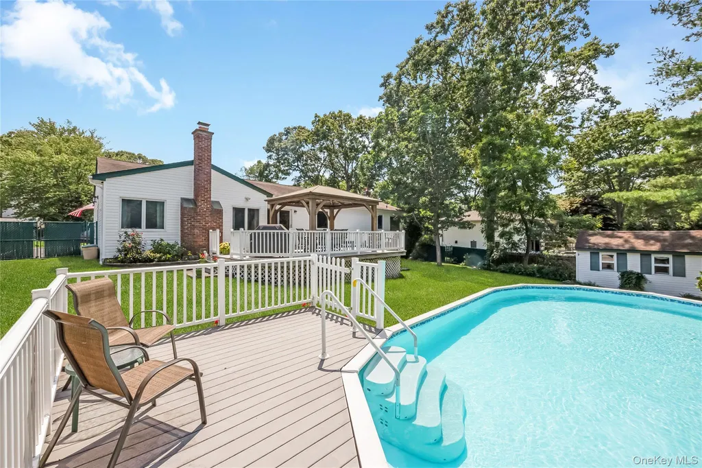353 Thrift Street Ronkonkoma NY 11779