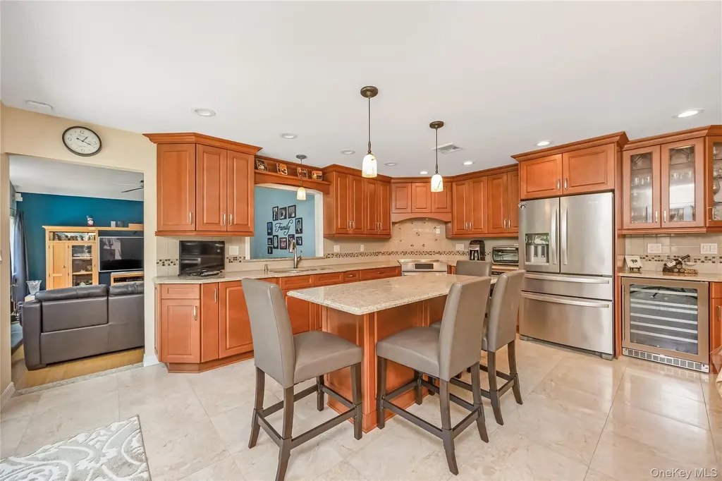353 Thrift Street Ronkonkoma NY 11779