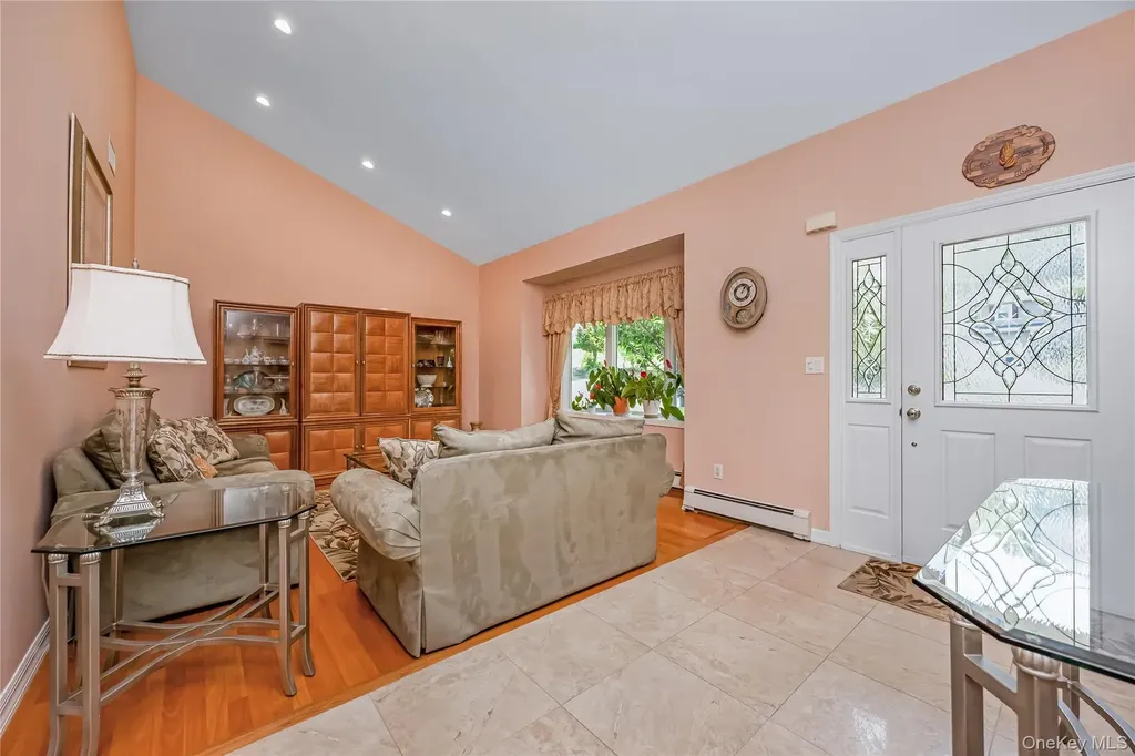 353 Thrift Street Ronkonkoma NY 11779
