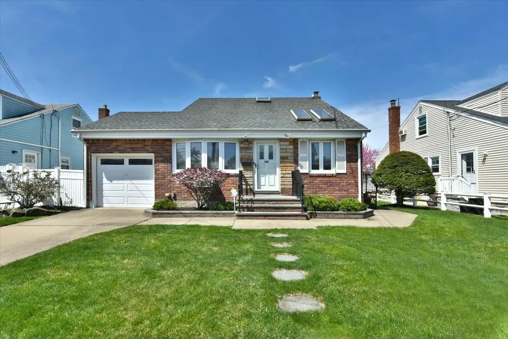 185 N 3rd Street Bethpage NY 11714