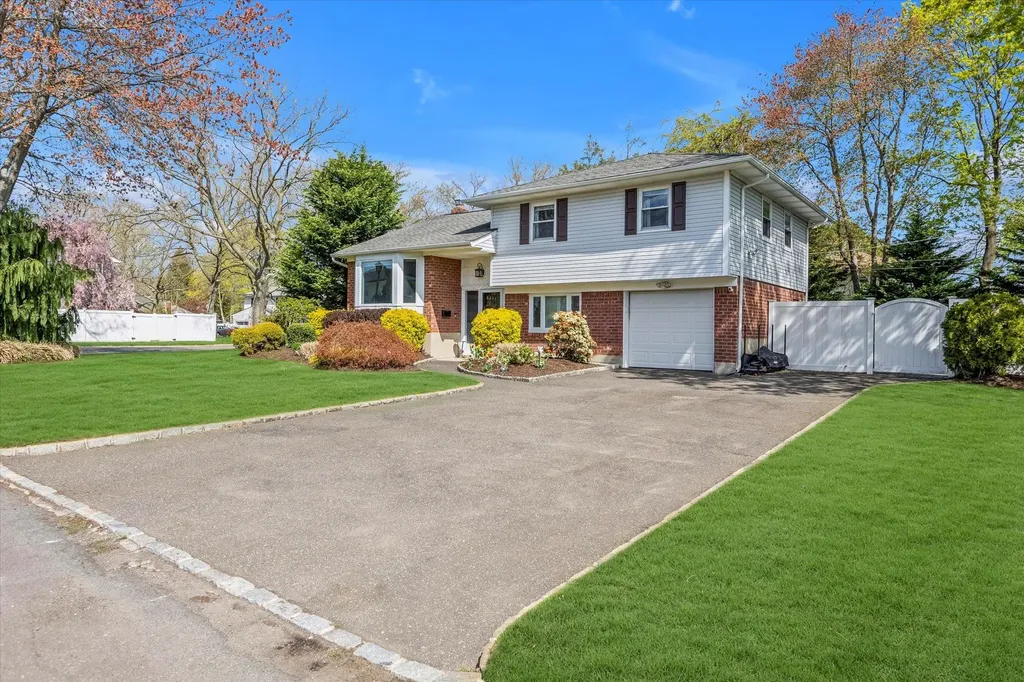1 Earl Gate Melville NY 11747