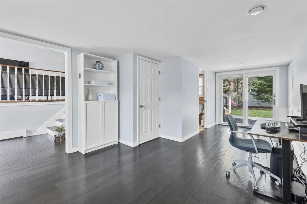 1 Earl Gate Melville NY 11747