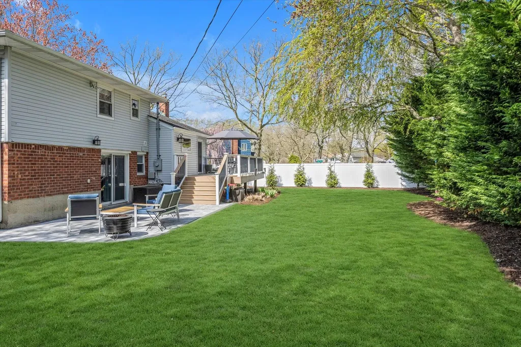 1 Earl Gate Melville NY 11747