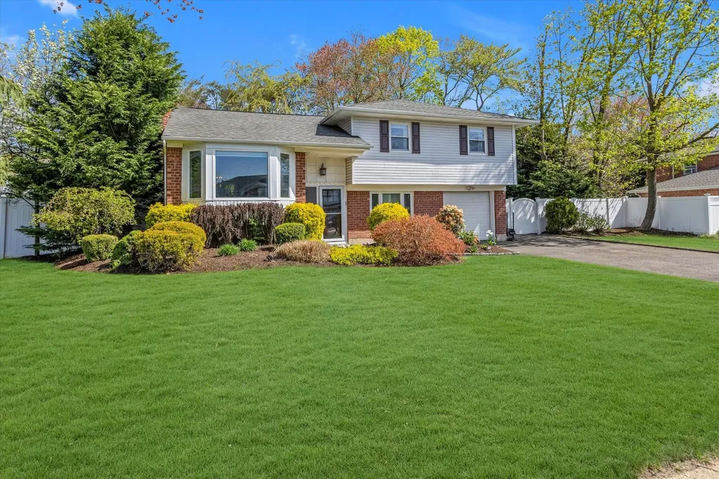 1 Earl Gate Melville NY 11747