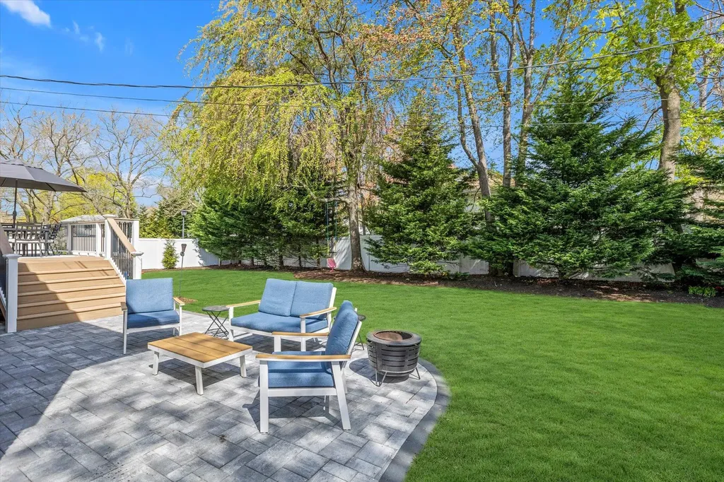 1 Earl Gate Melville NY 11747