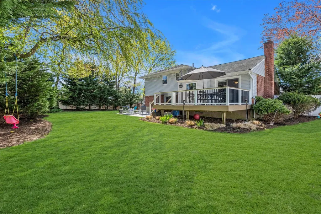 1 Earl Gate Melville NY 11747