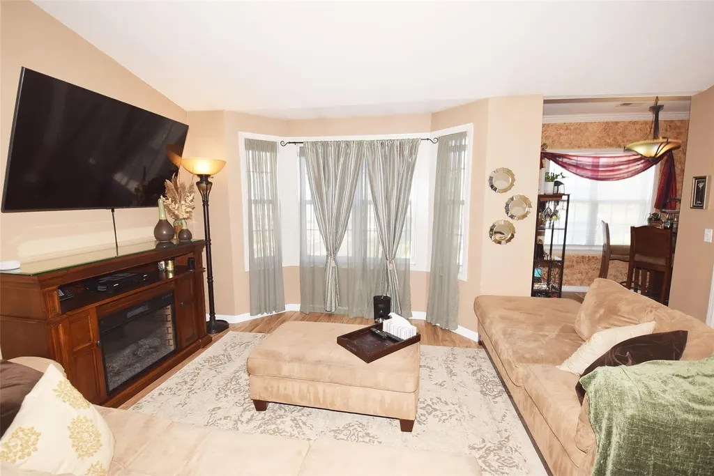268 Medea Way Central Islip NY 11722