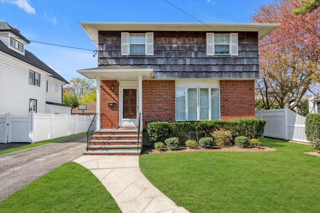 7 Sunset Avenue Lynbrook NY 11563