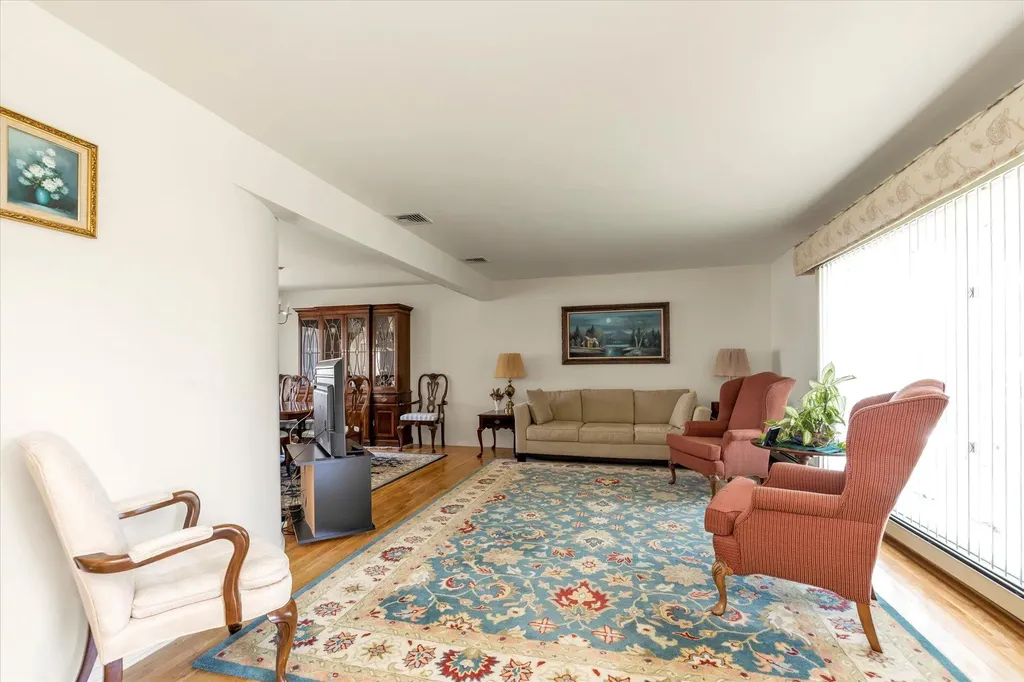 7 Sunset Avenue Lynbrook NY 11563