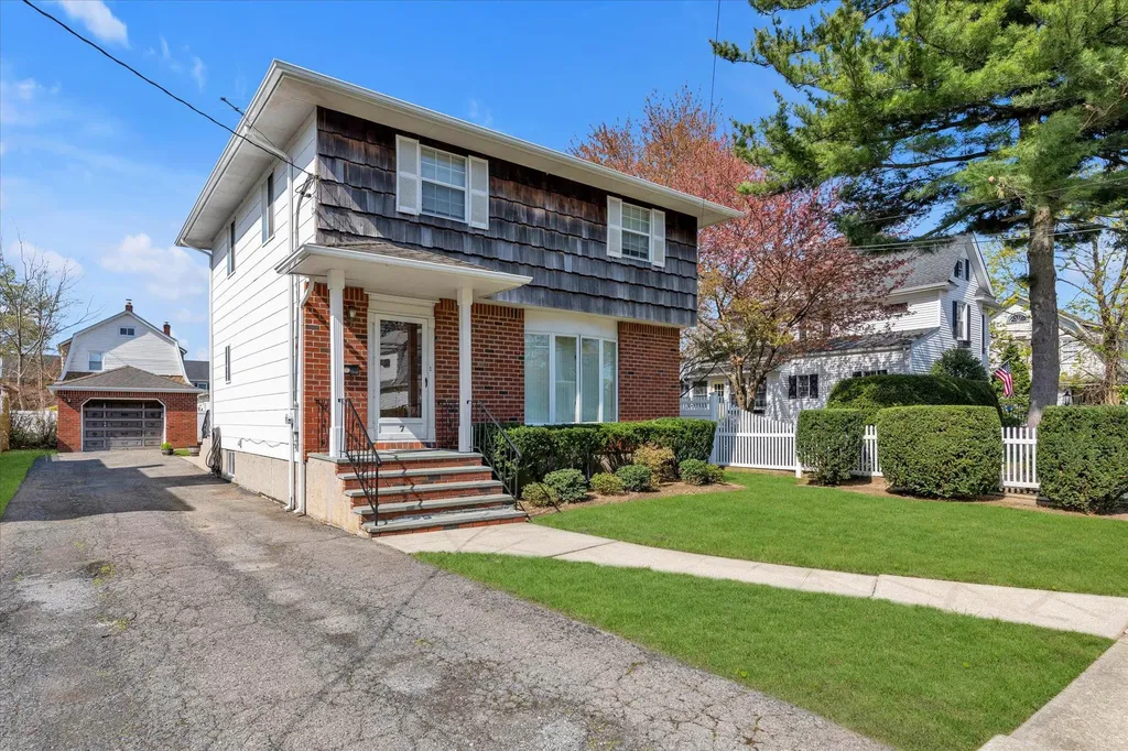 7 Sunset Avenue Lynbrook NY 11563
