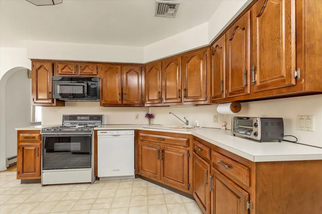 7 Sunset Avenue Lynbrook NY 11563