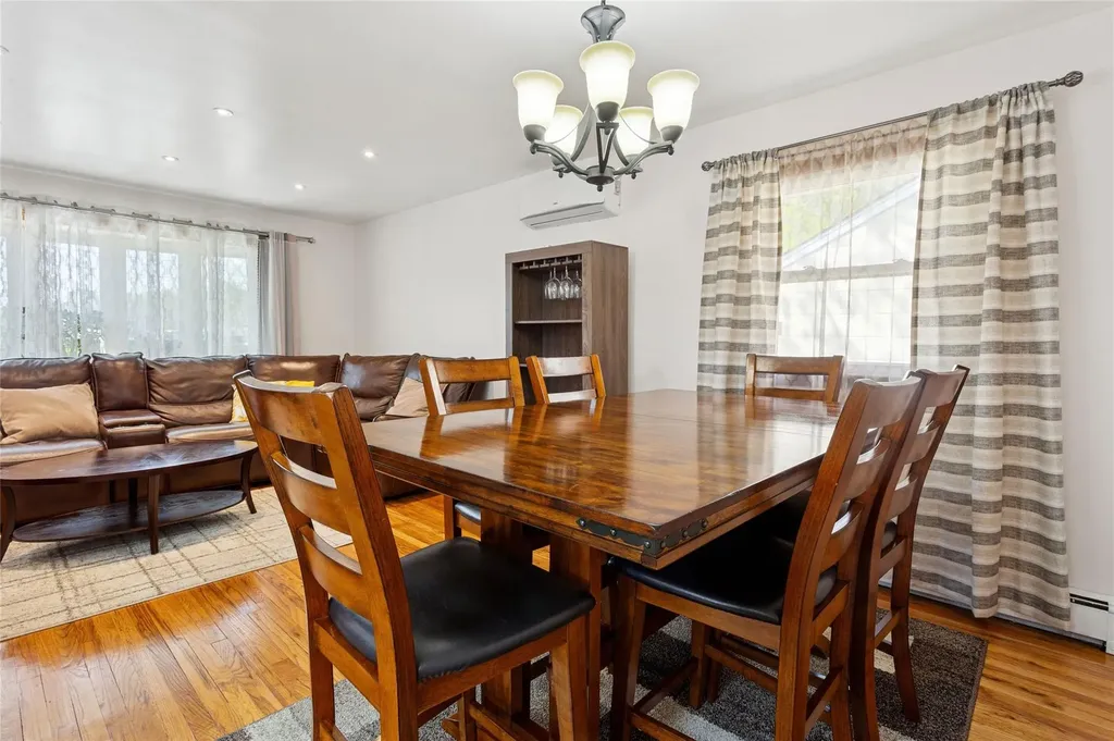 1663 John Street Merrick NY 11566