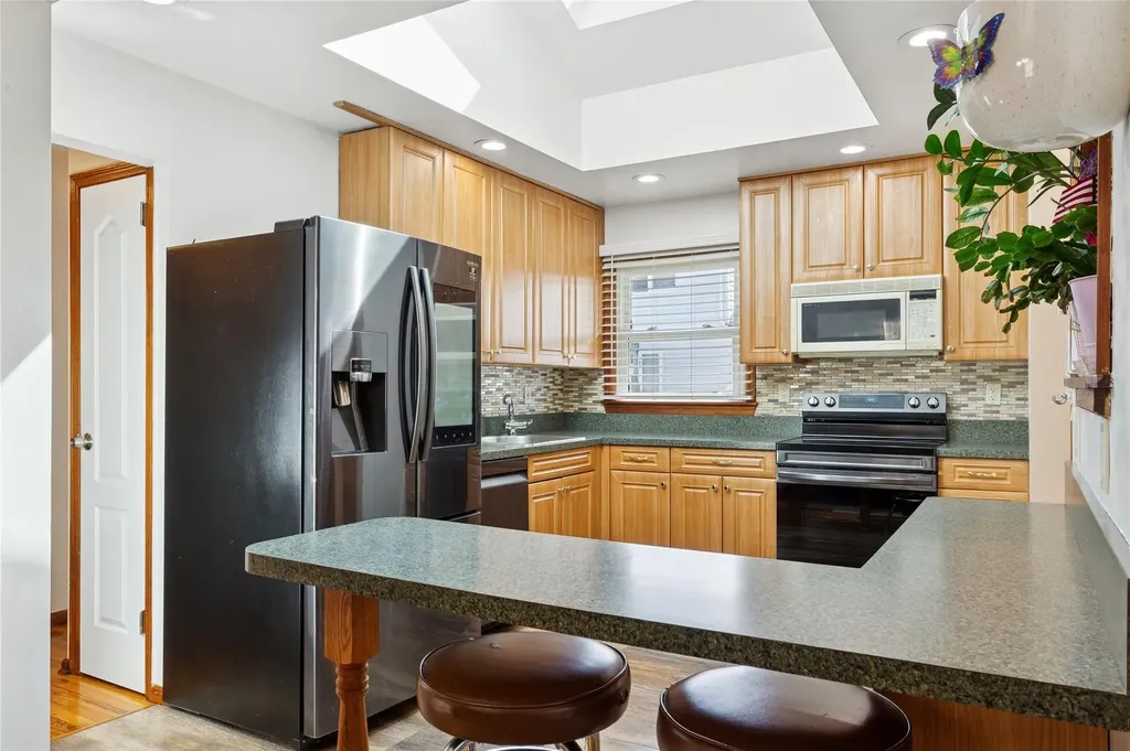 1663 John Street Merrick NY 11566