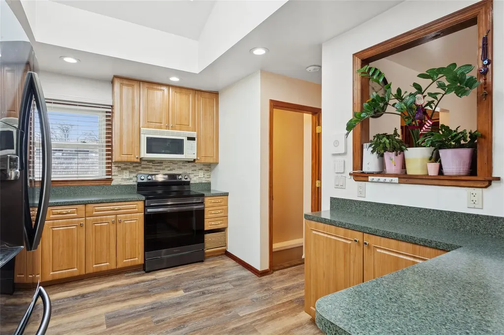 1663 John Street Merrick NY 11566