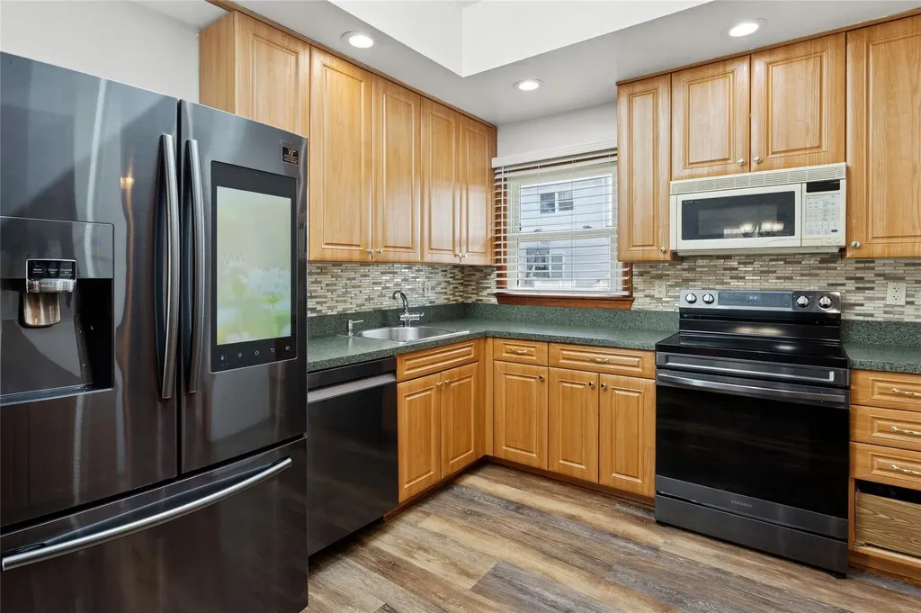 1663 John Street Merrick NY 11566