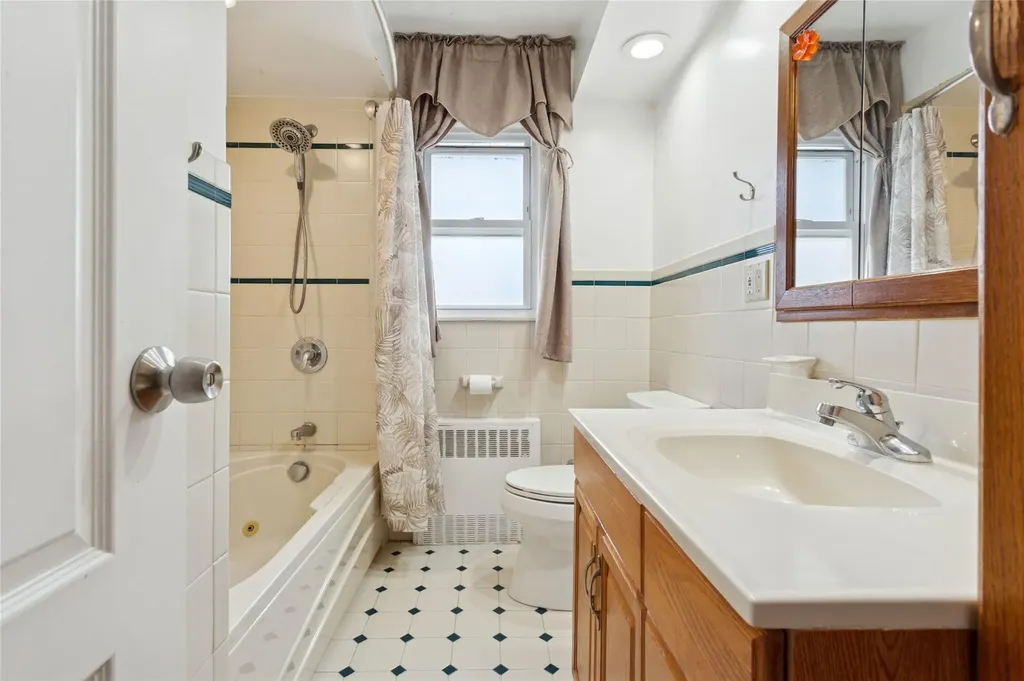 1663 John Street Merrick NY 11566