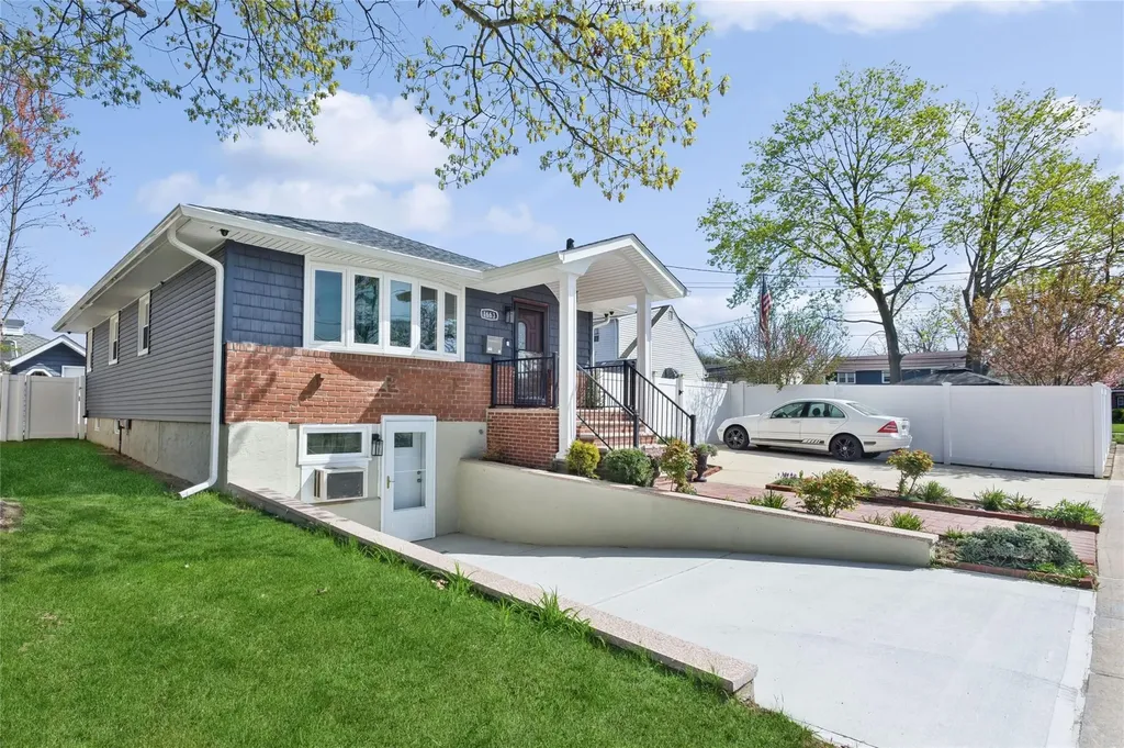 1663 John Street Merrick NY 11566