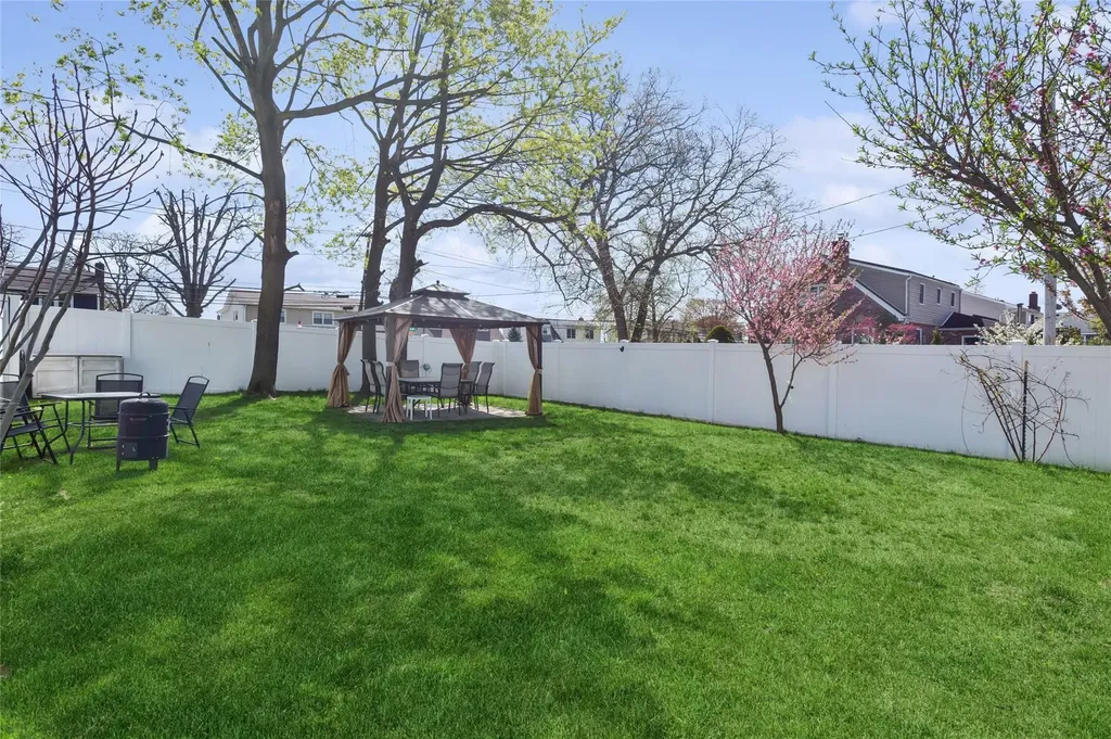 1663 John Street Merrick NY 11566