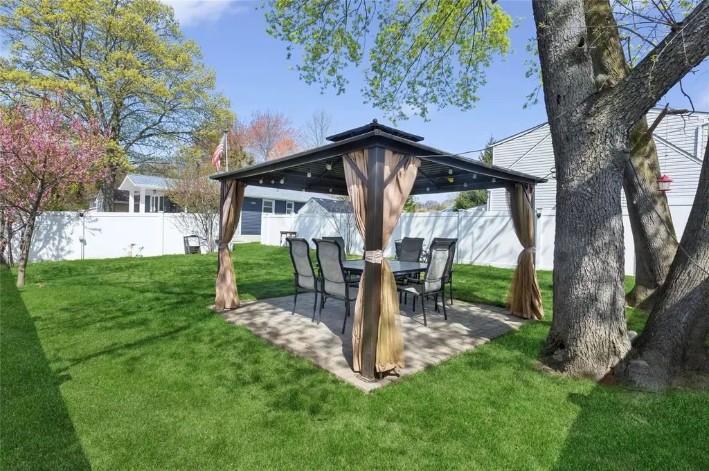 1663 John Street Merrick NY 11566