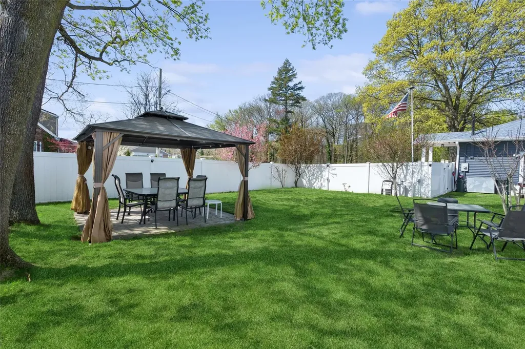 1663 John Street Merrick NY 11566