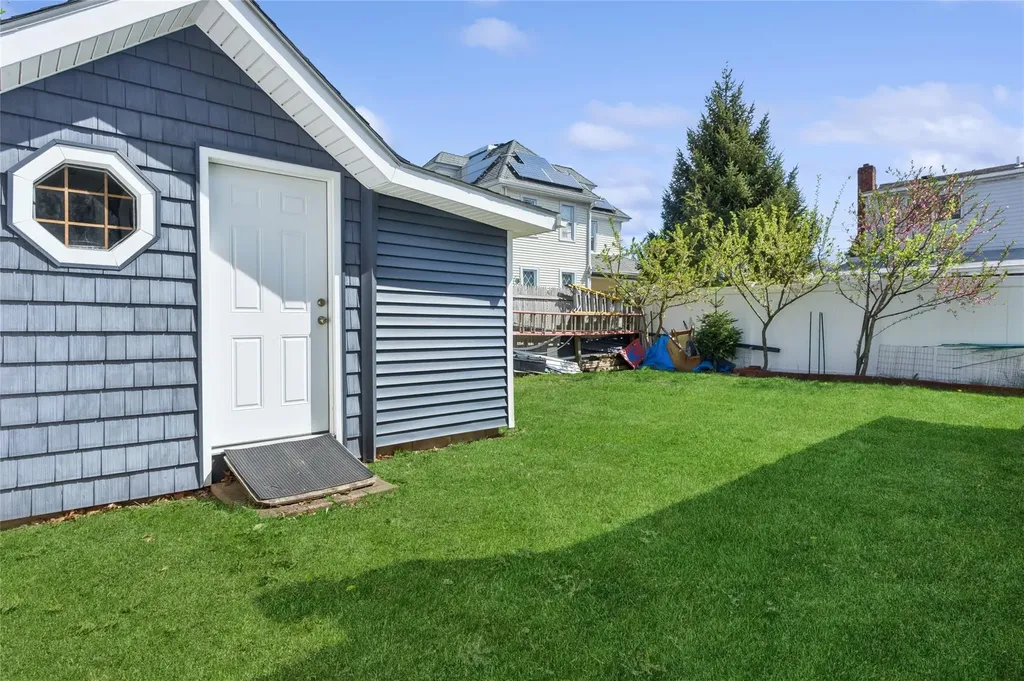 1663 John Street Merrick NY 11566