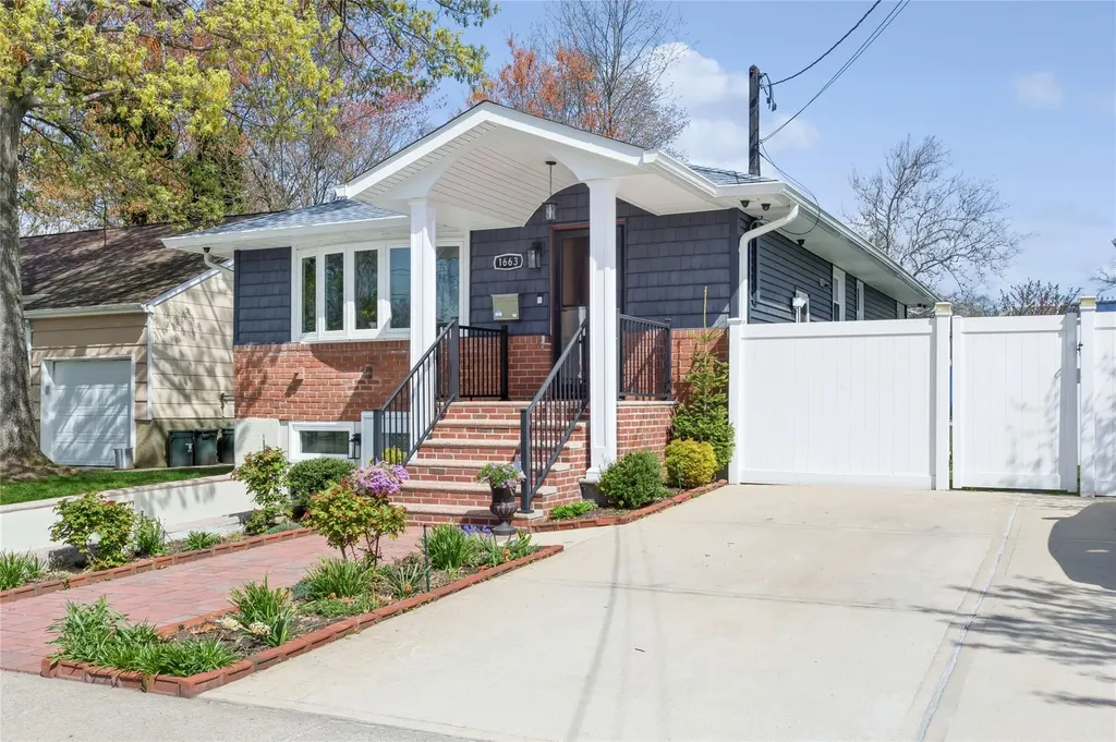 1663 John Street Merrick NY 11566