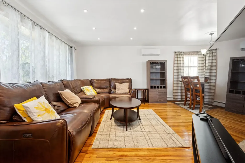 1663 John Street Merrick NY 11566