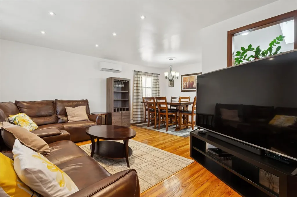 1663 John Street Merrick NY 11566